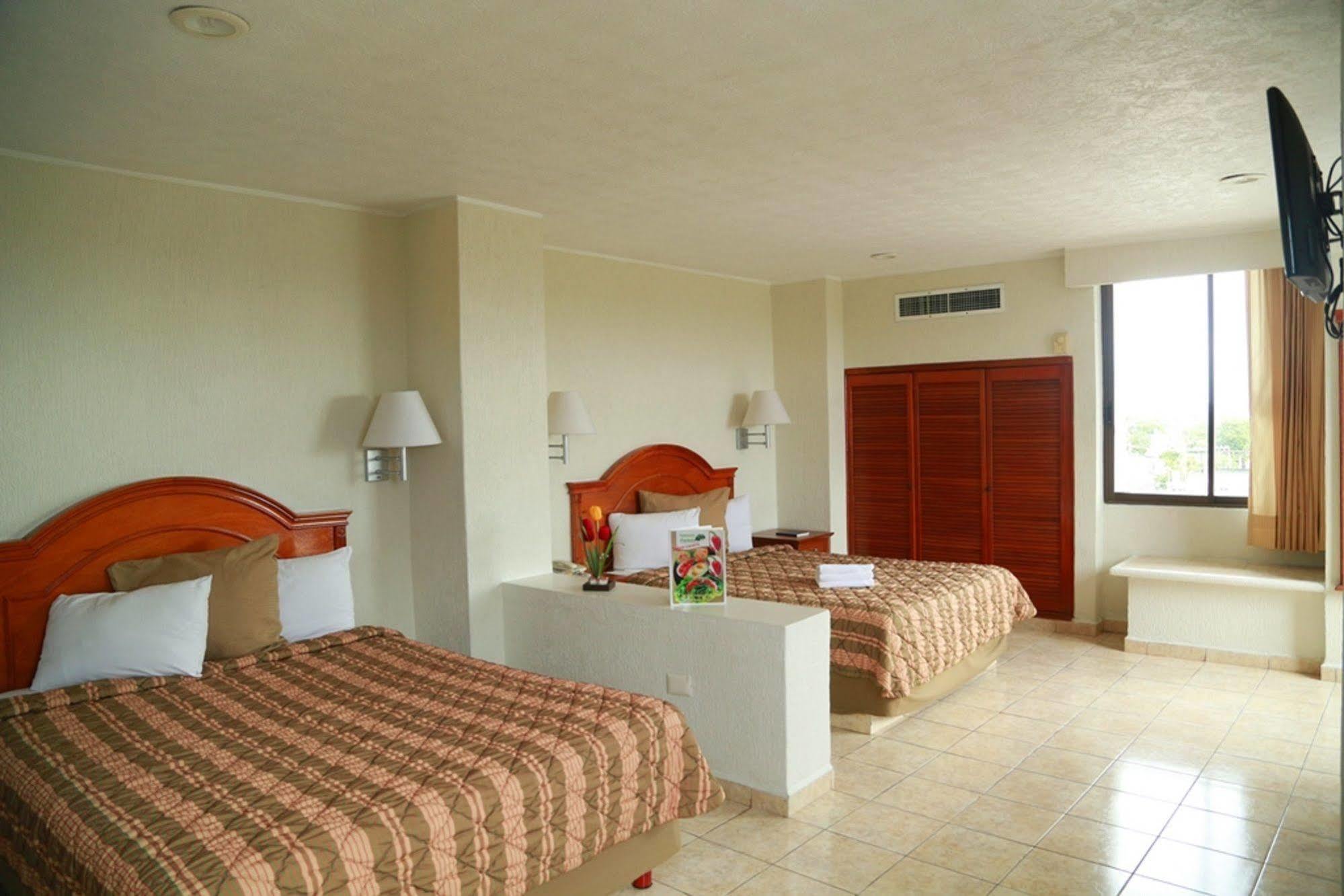 Hotel & Suites Real Del Lago Villahermosa Eksteriør billede